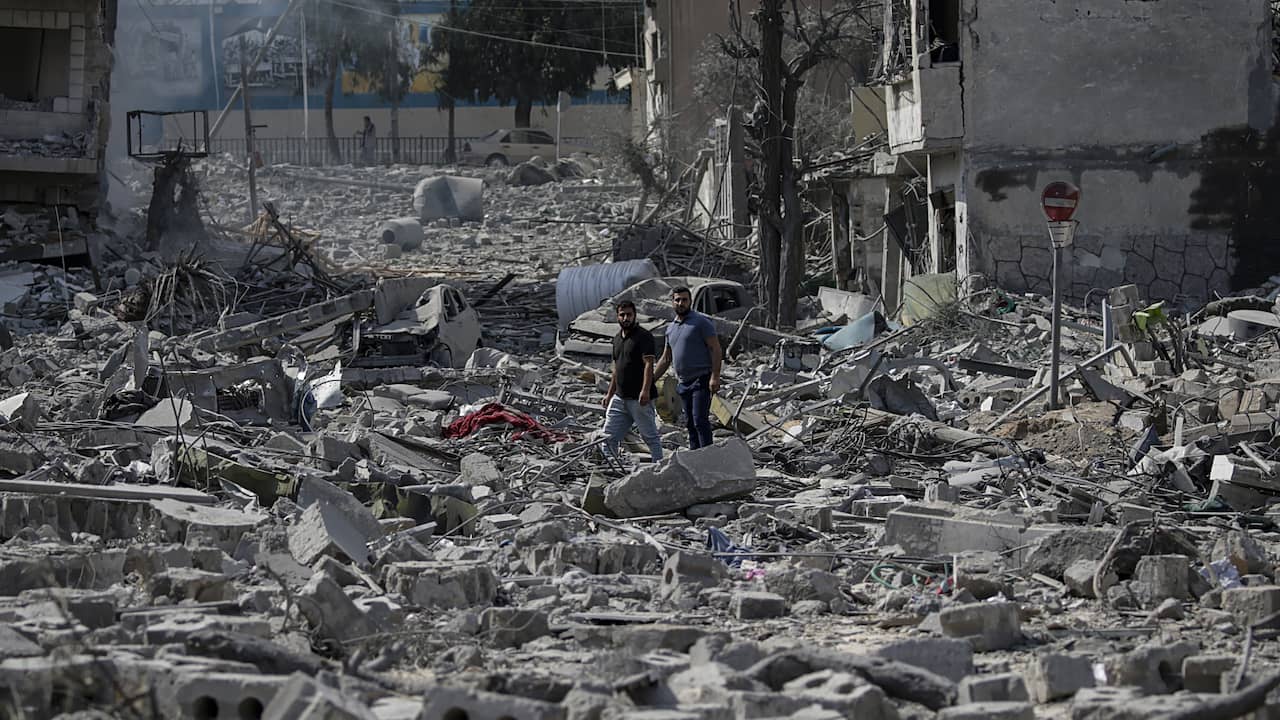 Een jaar oorlog in Gaza: 'Het komende uur kan ik sterven' | Spanningen