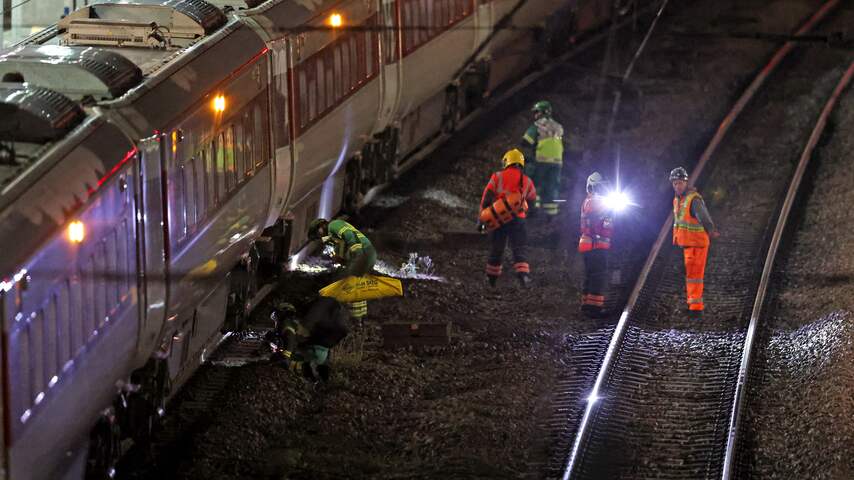 Negen mensen in levensgevaar na mesaanval in Britse trein, twee arrestaties