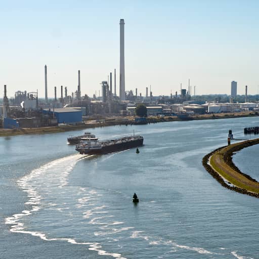 Illustratie bij: Havenwerkers staken vanwege kabinetsplannen, langere wachttijden verwacht