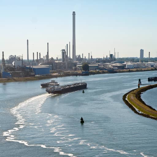 We hebben een watertekort, maar bij Rotterdam spoelt het massaal de zee in