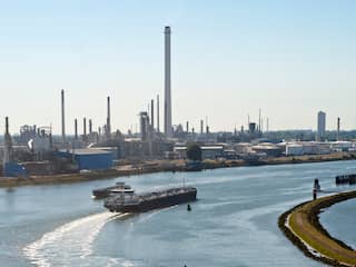 Scheepvaart in de haven van Rotterdam