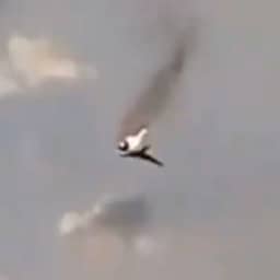 Video | Russische bommenwerper die Oekraïne aanviel stort neer