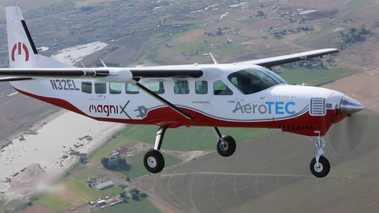 's Werelds grootste elektrische vliegtuig maakt eerste vlucht | NU.nl