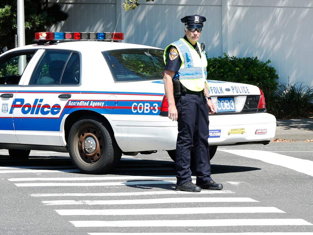 Twee doden en zeventien gewonden doordat man inrijdt op benefiet in VS