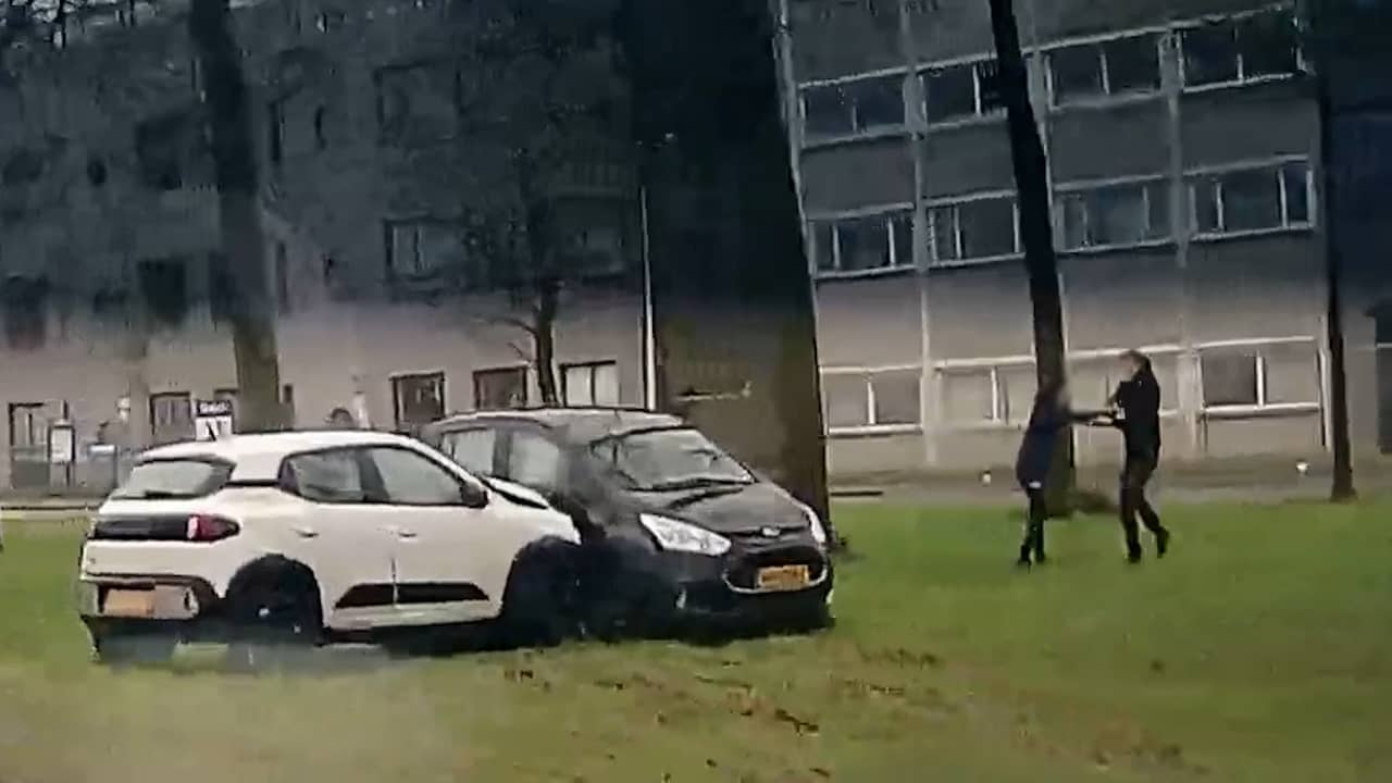 Video | Dashcam filmt uit de hand gelopen verkeersruzie in Deventer