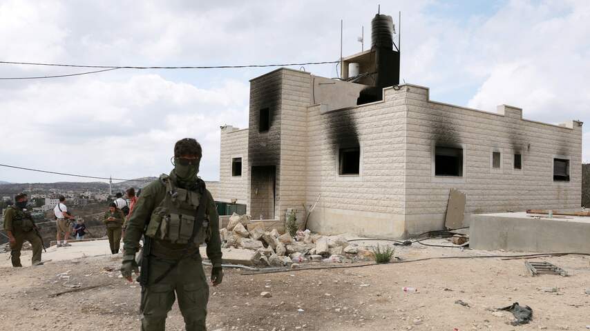 Foto bij Israëlische kolonisten vallen Palestijnse familie aan bij terugkeer op Westoever