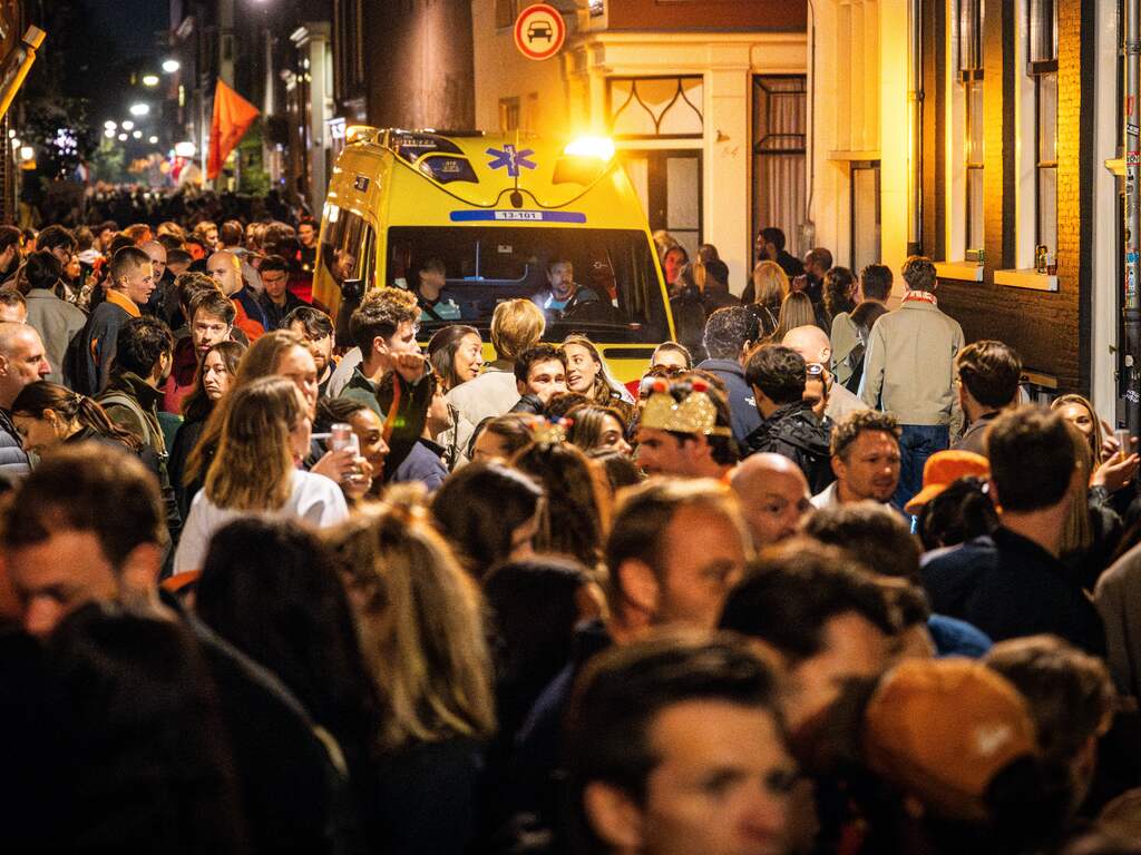 Koningsdagdrukte leidde tot 'onbeheersbare' situatie ambulancedienst Amsterdam