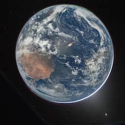 NASA deelt eerste foto's van aarde door Artemis II-maanmissie: 'Hallo, wereld'