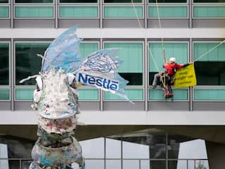 Nestlé haalt recycle-belofte niet, dus past de doelstelling aan