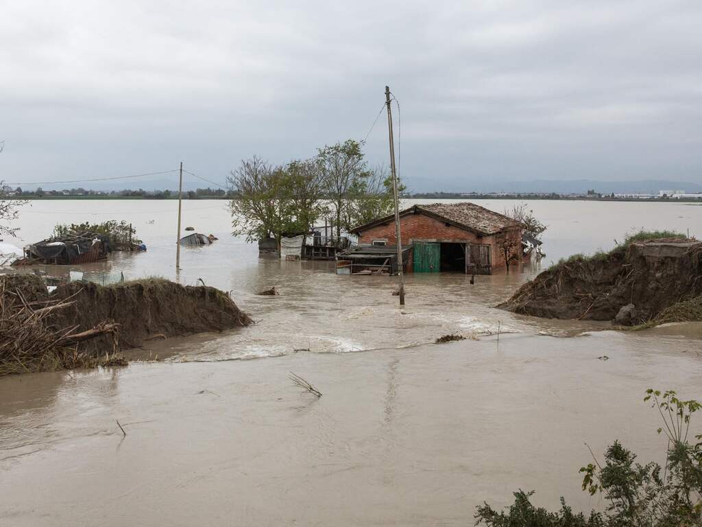 Duizenden mensen geëvacueerd in noorden van Italië door overstromingen