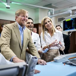 Video | King places stent in simulation: 'Think I'll stick to flying'