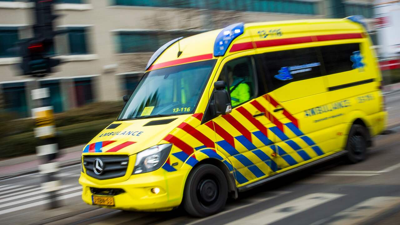 Fietser (13) zwaargewond na aanrijding in Lewedorp