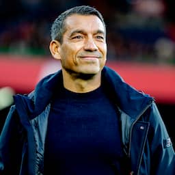 Van Bronckhorst voelt positiviteit door prestaties Feyenoord: ‘Merk het in de stad’