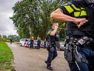 Politie lost waarschuwingsschoten tijdens onderzoek naar dodelijke schietpartij Overasselt