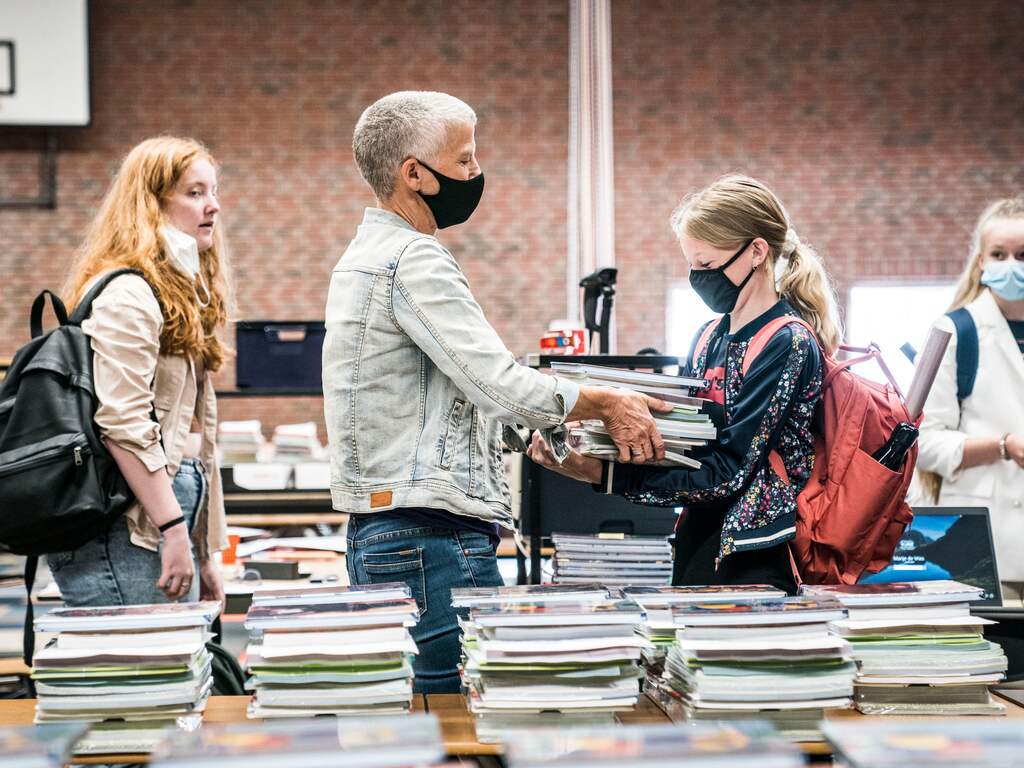 Aantal besmettingen afgelopen week iets gestegen, aantal opnames gedaald