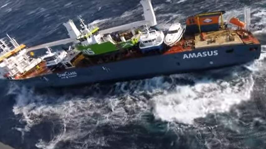 Vrachtschip dreigt te kapseizen nabij de Noorse kust