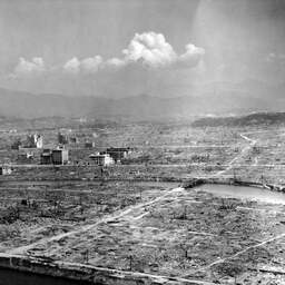 NU+ | De atoombommen op Hiroshima en Nagasaki en het debat dat nooit stopt