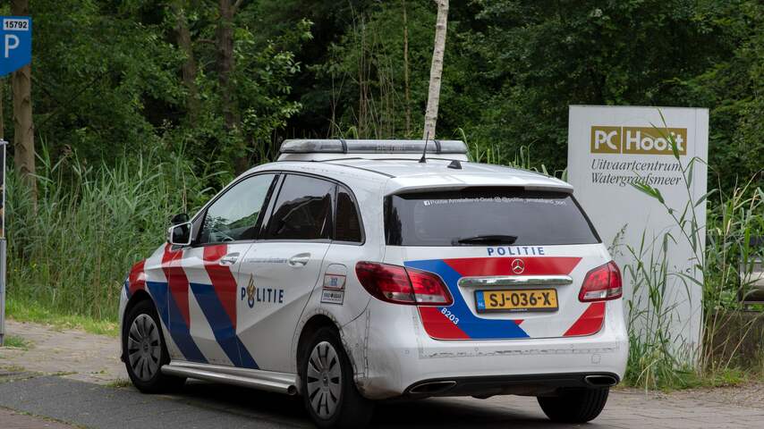 Foto bij Tientallen fans van VVV beginnen vechtpartij tijdens tussenstop in Eindhoven