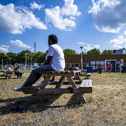 Amsterdam helpt 332 asielzoekers aan betaald werk bij pilot: 'Doel bereikt'