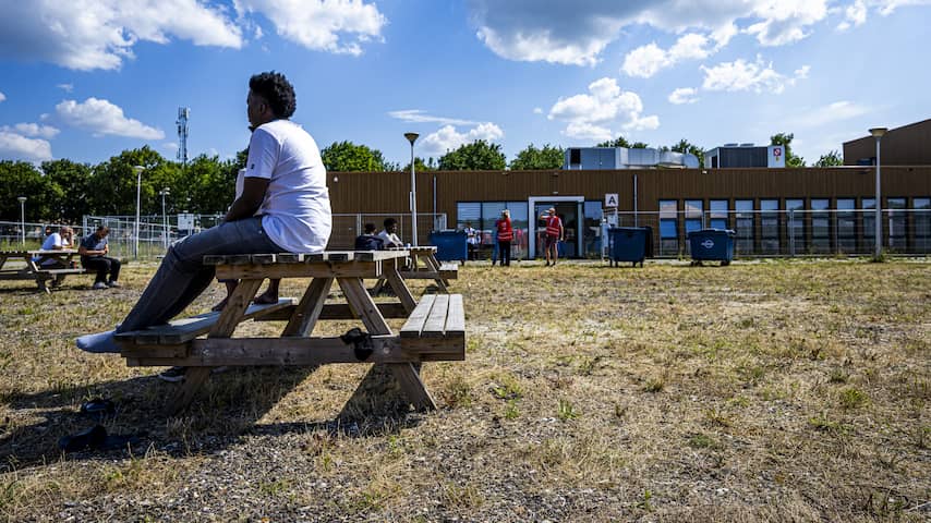Amsterdam helpt 332 asielzoekers aan betaald werk bij pilot: 'Doel bereikt'