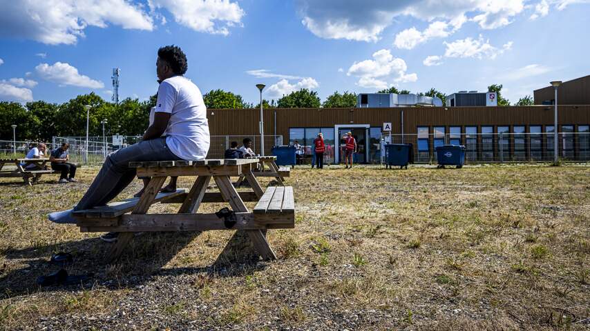 Foto bij Amsterdam helpt 332 asielzoekers aan betaald werk bij pilot: 'Doel bereikt'