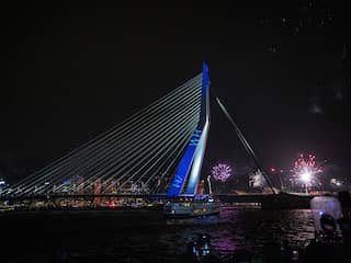 Extreemrechts White Lives Matter claimt racistische teksten op Erasmusbrug