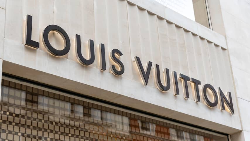 Moederbedrijf Louis Vuitton ziet groot deel van winst in rook opgaan |  Economie | NU.nl