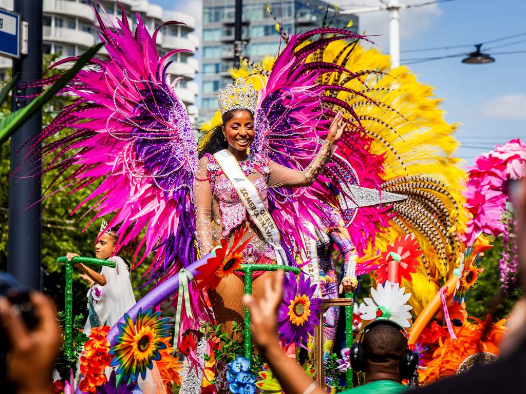 Zomercarnaval Rotterdam verloopt feestelijk en zonder grote incidenten