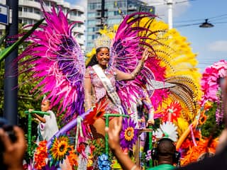 Zomercarnaval Rotterdam verloopt feestelijk en zonder grote incidenten