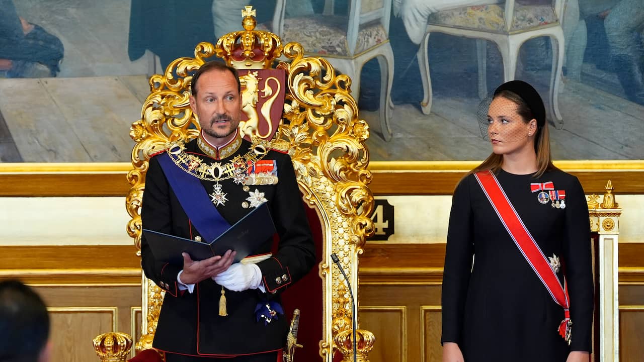 Koning Haakon legt grondwettelijke eed af in Oslo