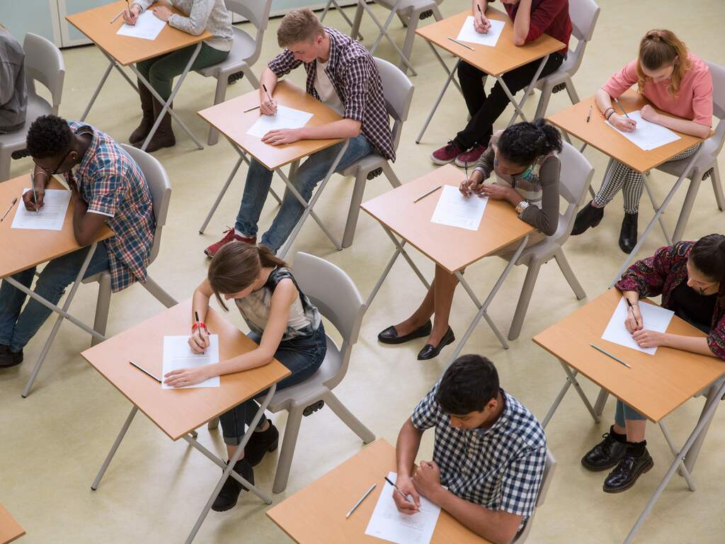 Vandaag starten de schriftelijke eindexamens, nu zonder coronaversoepelingen