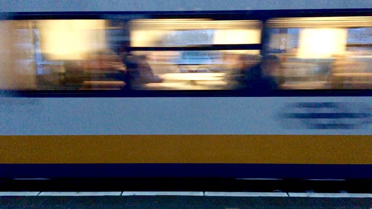 Bom uit Tweede Wereldoorlog gevonden in Weesp, treinverkeer kort stilgelegd
