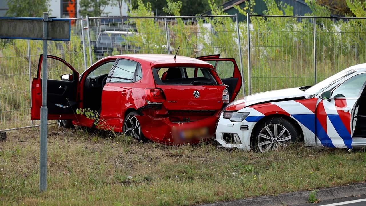 Auto eindigt naast de weg bij Soesterberg na achtervolging
