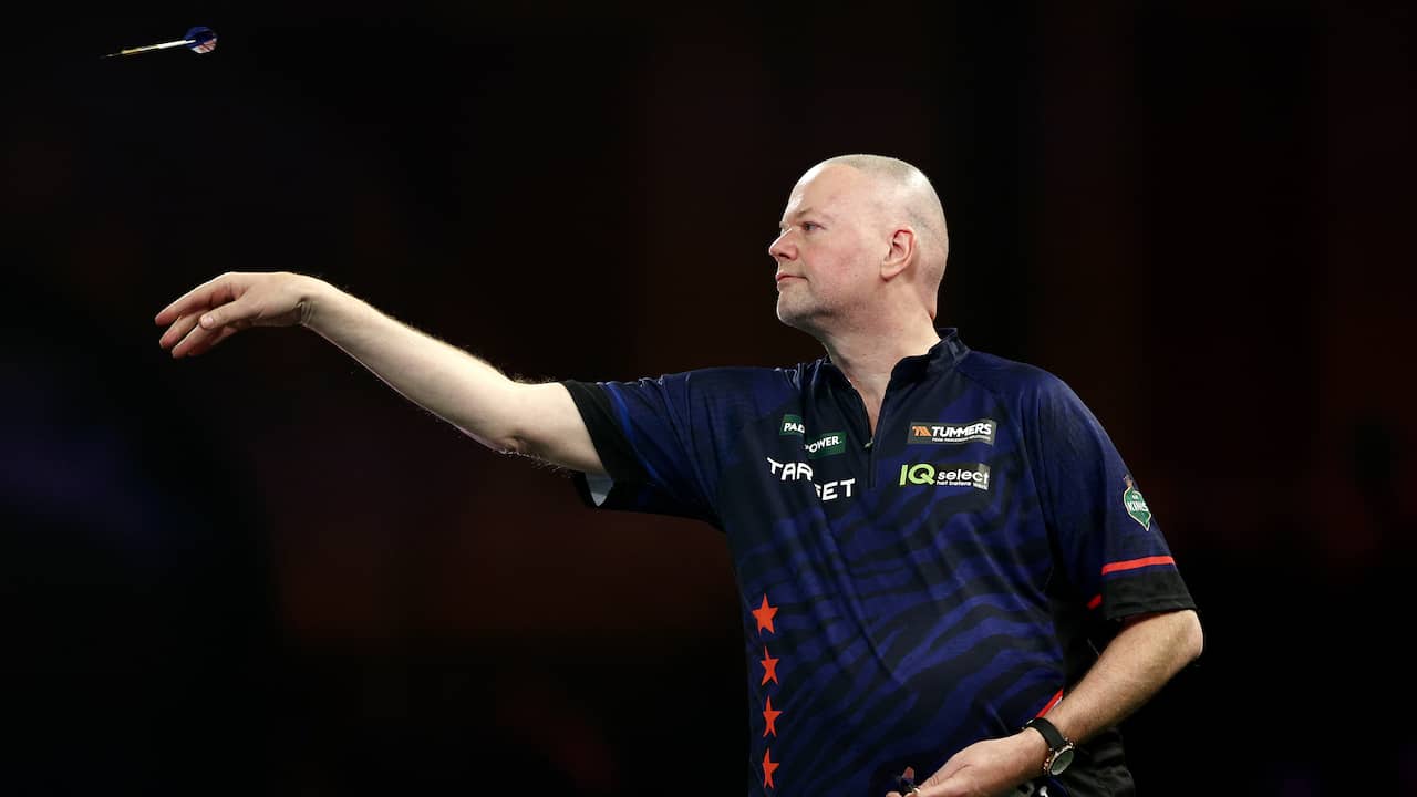 Oud-kampioen Van Barneveld meteen klaar op WK darts na pijnlijke