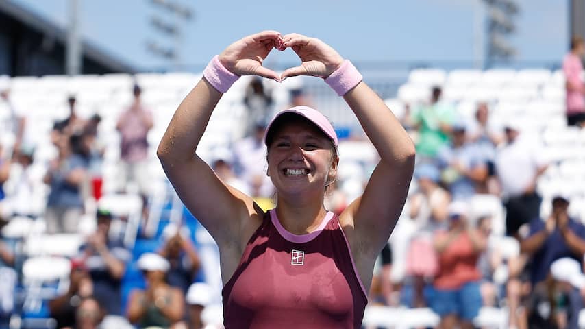 Zestienjarige Russin wint WTA-toernooi bij haar debuut: 'Een ster is geboren'