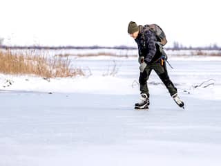 Wat moet je doen als je door het ijs zakt?