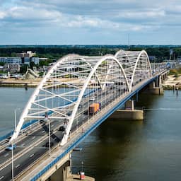Vanaf het weekend cameracontrole voor vrachtwagenverbod Merwedebrug