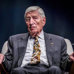 Oud-premier Van Agt vroeg koning excuses te maken aan Molukse gemeenschap