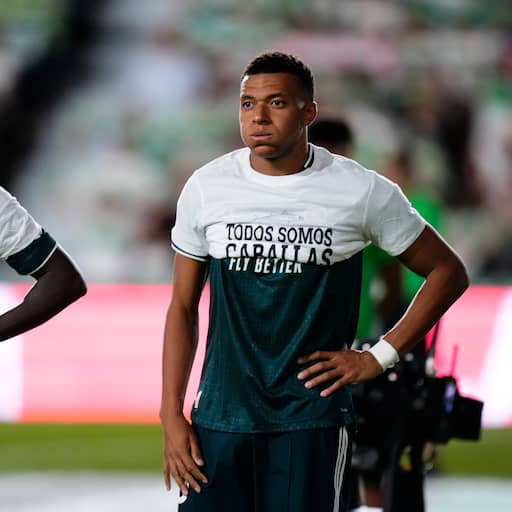 Illustratie bij: Mbappé en Vinícius trekken shirt met steunbetuiging voor Ceuta maar half aan