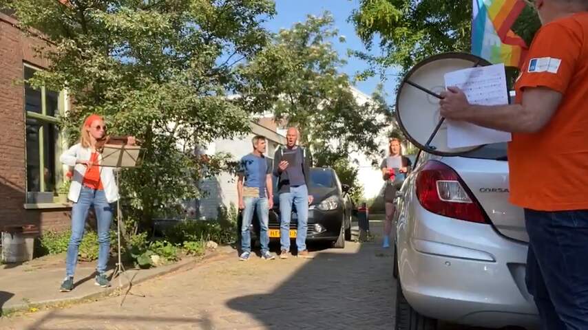 Van het Wilhelmus tot spijkerpoepen: zo vierden we Koningsdag 2020