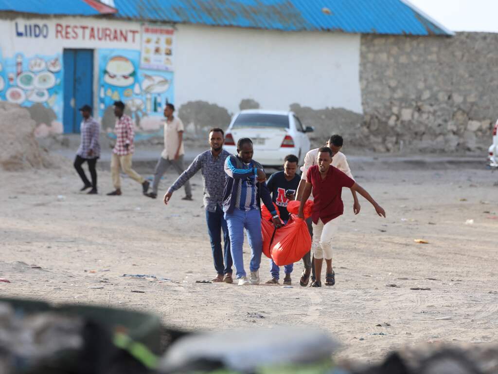 Tientallen doden en gewonden na terreuraanval op strand Somalische hoofdstad