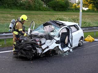Auto-ongeluk veroorzaakt ravage op A16 bij Rotterdam