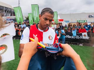 Stengs laat contract ontbinden en vertrekt per direct bij Feyenoord
