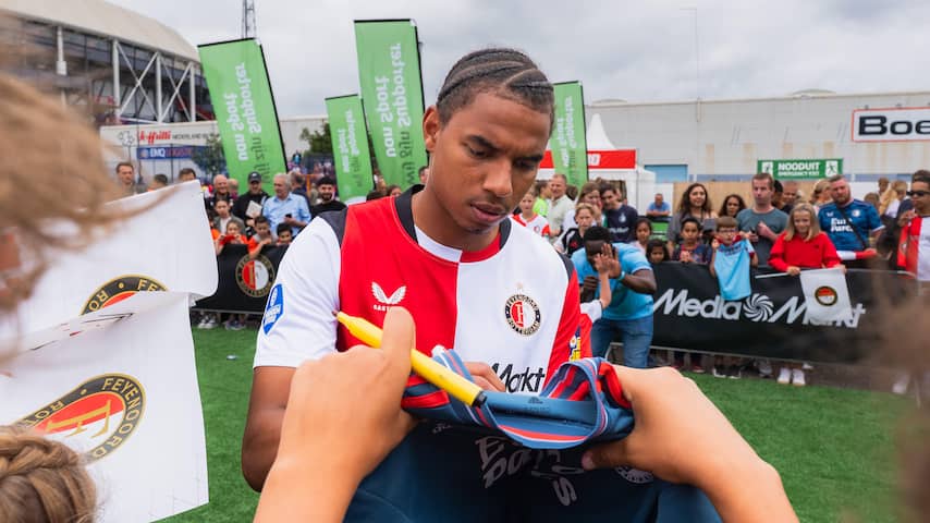 Stengs laat contract ontbinden en vertrekt per direct bij Feyenoord