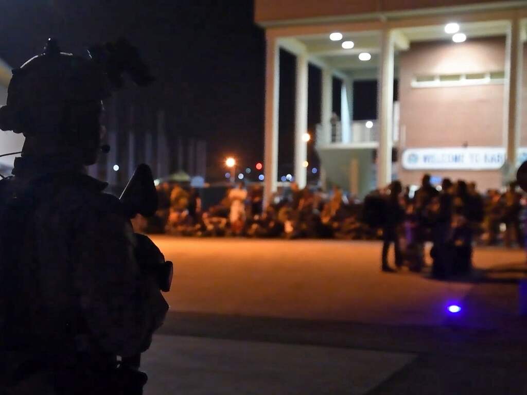 Amerikaanse militairen verlaten luchthaven Kaboel kortstondig voor evacués