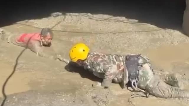 Tientallen mensen in Nepal uit de modder gered bij waterkrachtcentrale