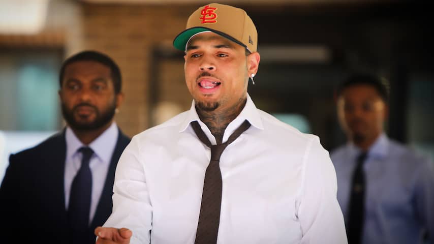 Chris Brown bekent schuld aan mishandeling in Britse nachtclub