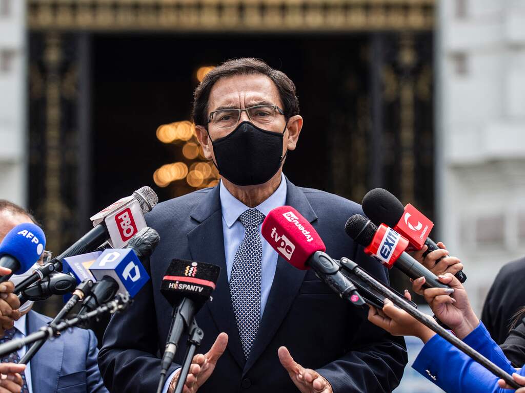 Ex-president Peru die voordrong bij vaccinatie mag 10 jaar geen ambt bekleden