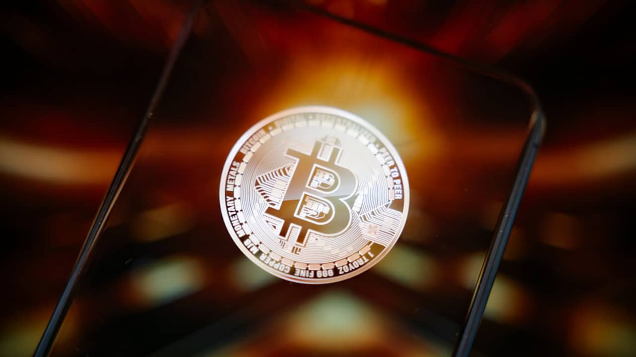 Bitcoin door grens van 125.000 dollar door zwakke dollar en shutdown VS |  Economie | NU.nl