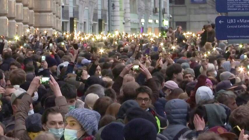 Duizenden Navalny-aanhangers de straat op in Moskou